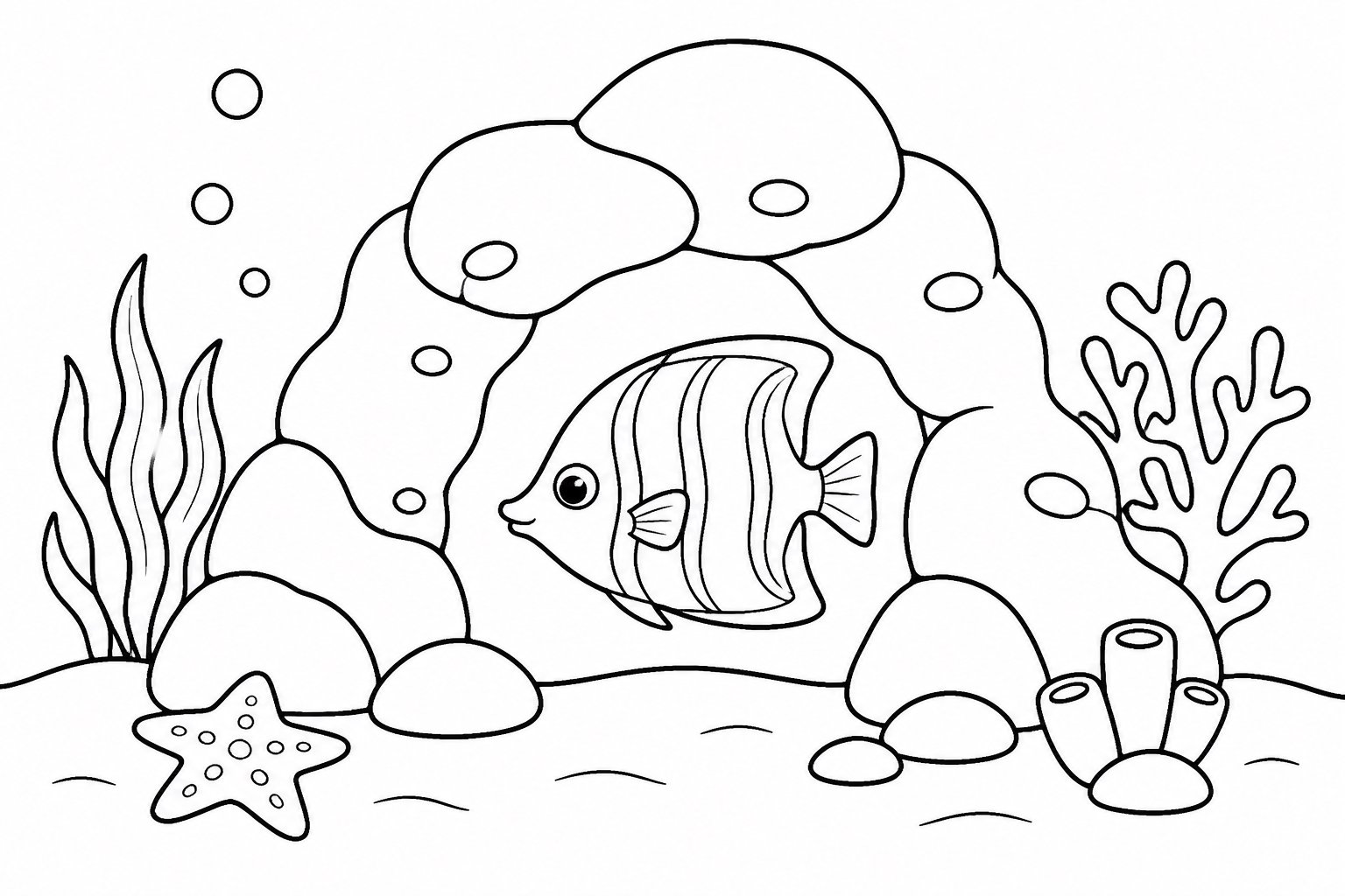 Pez mariposa nadando por una cueva rocosa
